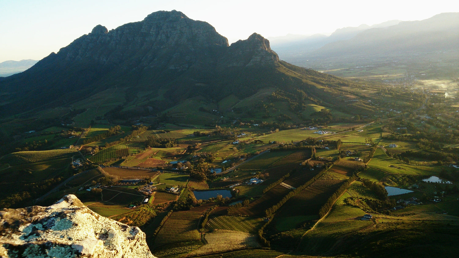 Panoramic view of Robertson Valley wine country at sunset, Western Cape, South Africa. Photo: Lawrence W.K. Ho (CC BY-SA 3.0)