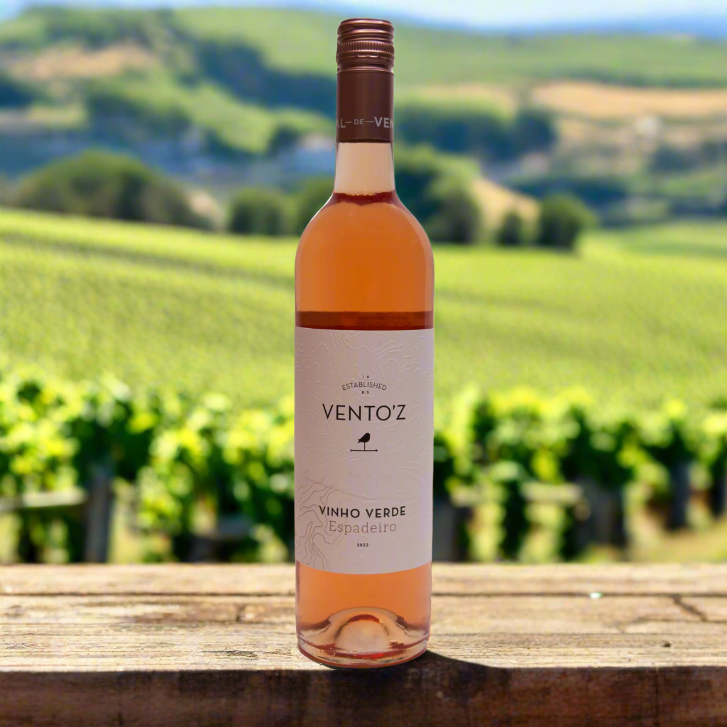 Vento’z Vinho Verde Espadeiro Rosé bottle on a vineyard table with summer light.