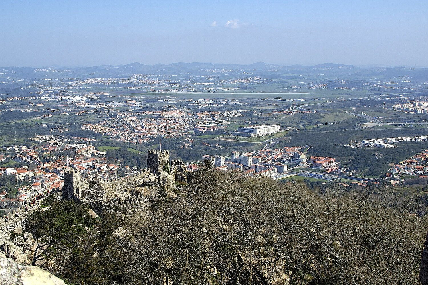 Lisboa wine region landscape. Photo: Terry  Kearney from liverpool, merseyside (CC0), via Wikimedia Commons (cropped)